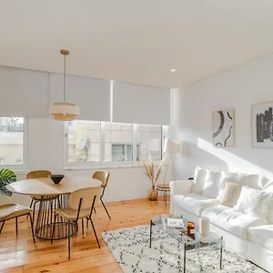 https://casa-boma-lisboa-elegant-spacious-apartment-campo-i.hotels-lisbon-portugal.com